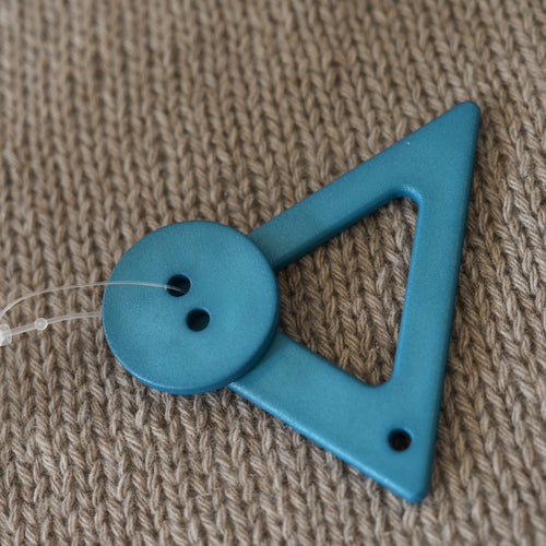 Decorative Clasp · Triangle 70 mm + Button Ø30 mm · Mediac (Germany)