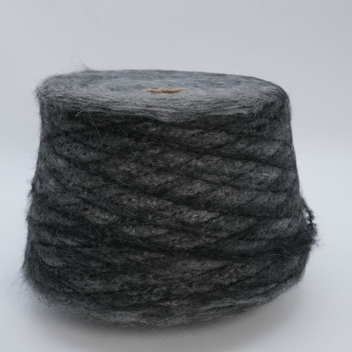 Vanesio Degrade 5000, 500m/547yds per 100g/3.5oz, Fluffy Acrylic Blend