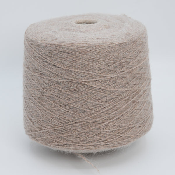 Confortable 3/13000 · 430m/100g (470yds/3.5oz) · Fingering · 50WM 50WV