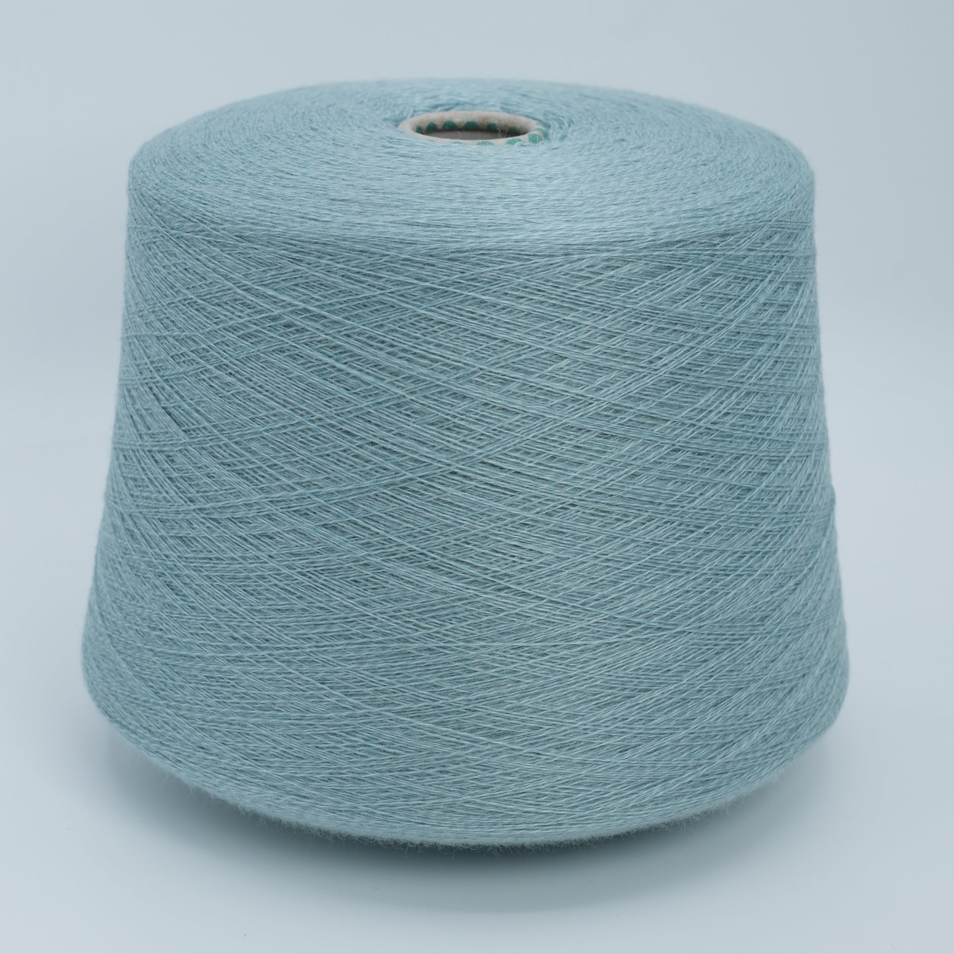 Free Multi 2/28 · 1400m/1531yds per 100g/3.5oz · Ultra Fine · 100WV