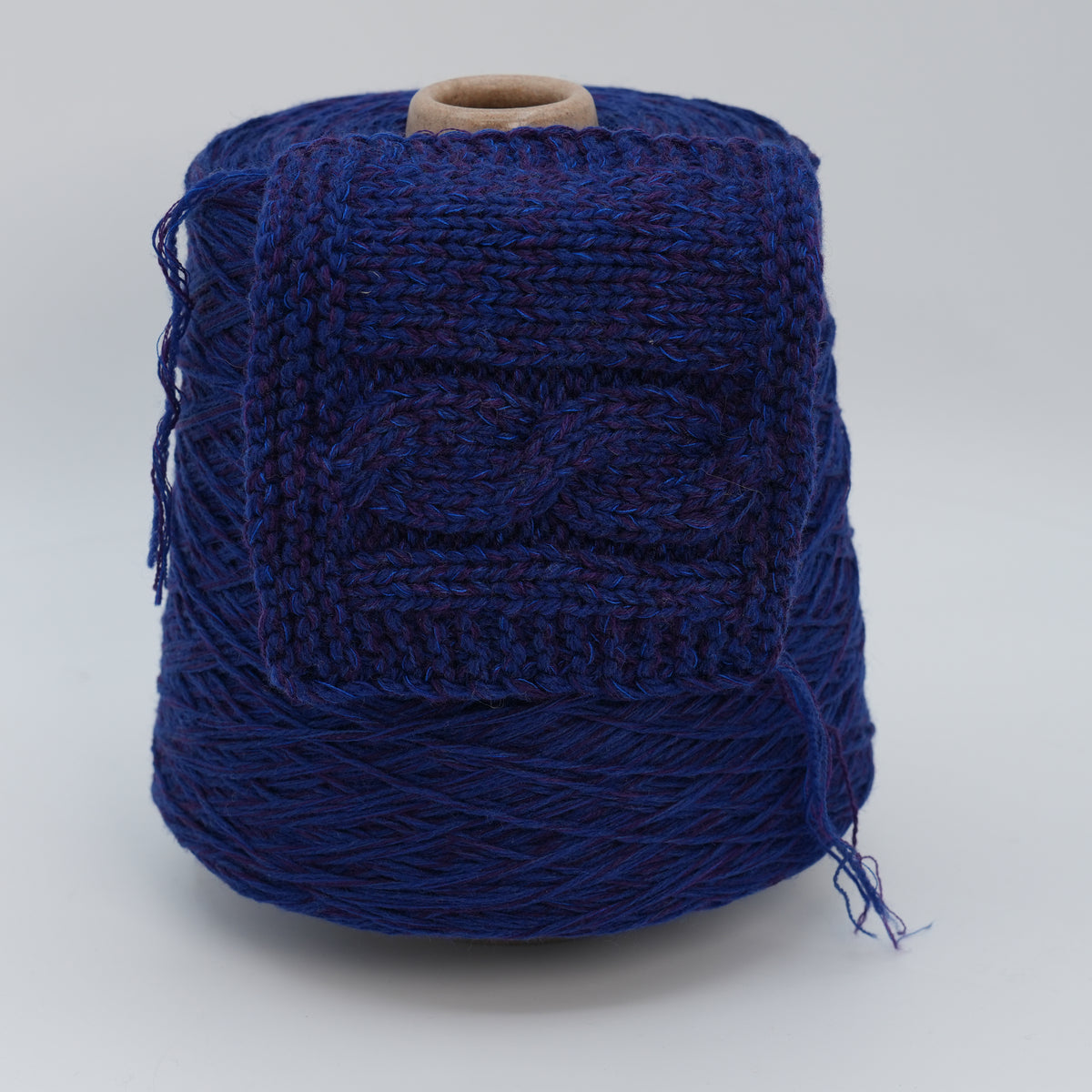 Yarnix Violet Blue, 263m/288yds per 100g/3.5oz, Merino Blend