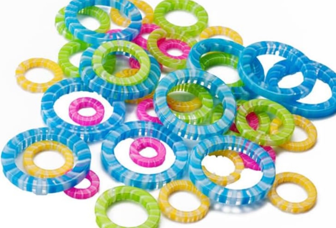 ChiaoGoo set of 40 colorful resin ring stitch markers in four graduated sizes for knitting