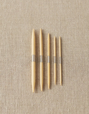 Cocoknits Bamboo Cable Needles set in five sizes with magnetic nickel-plated steel bands for cable knitting