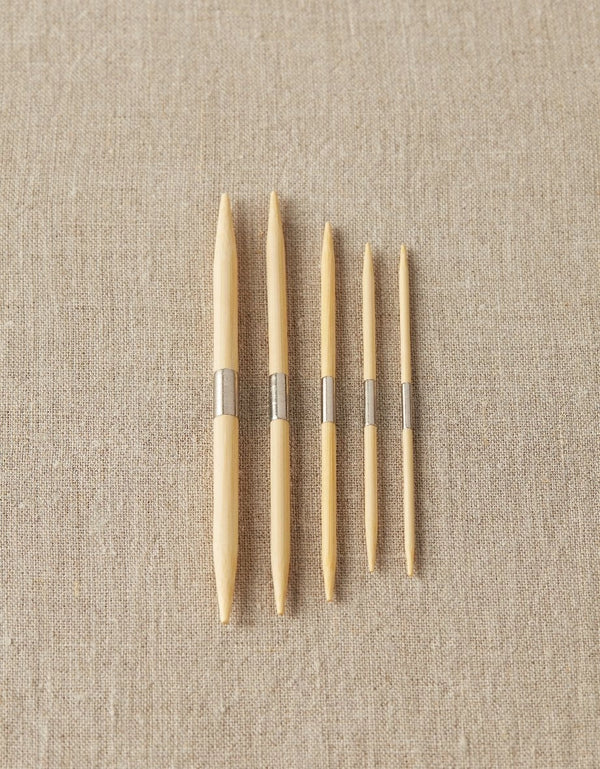 Cocoknits Bamboo Cable Needles set in five sizes with magnetic nickel-plated steel bands for cable knitting