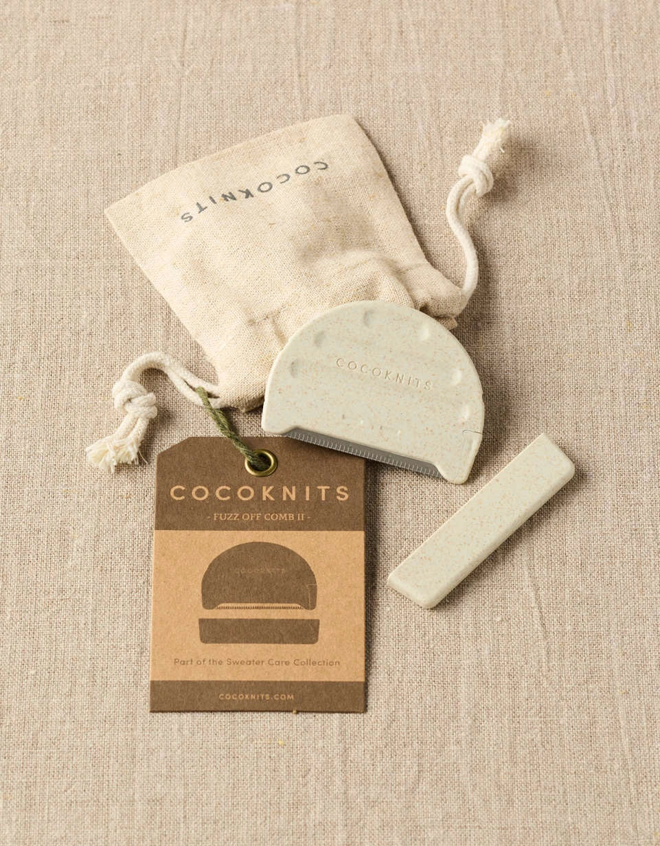Cocoknits Fuzz Off Comb II with protective cover, storage bag, and kraft packaging