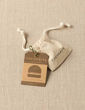 Cocoknits Fuzz Off Comb II in kraft packaging with drawstring storage bag