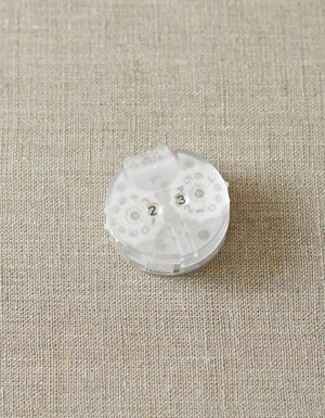 Cocoknits Knitting Row Counter with magnified number windows and translucent matte finish