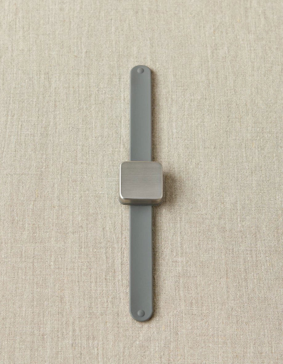 Cocoknits Maker's Keep magnetic wristband in Gray
