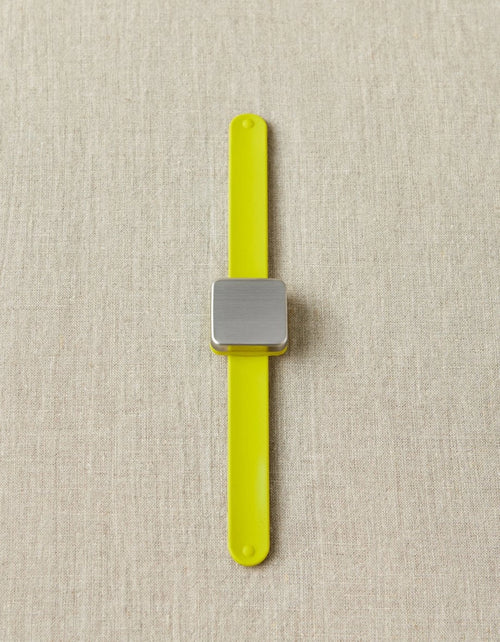 Cocoknits Maker's Keep magnetic wristband in Green