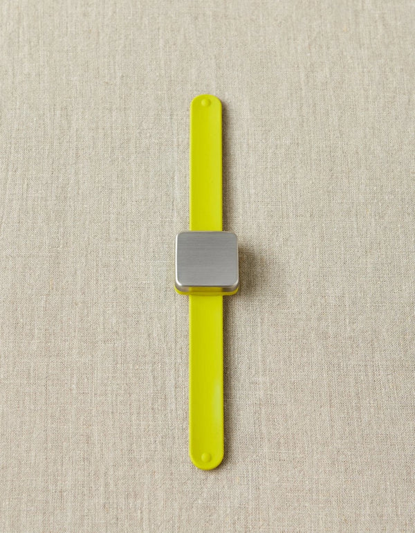 Cocoknits Maker's Keep magnetic wristband in Green