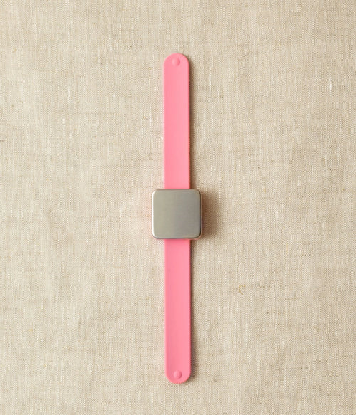 Cocoknits Maker's Keep magnetic wristband in Pink