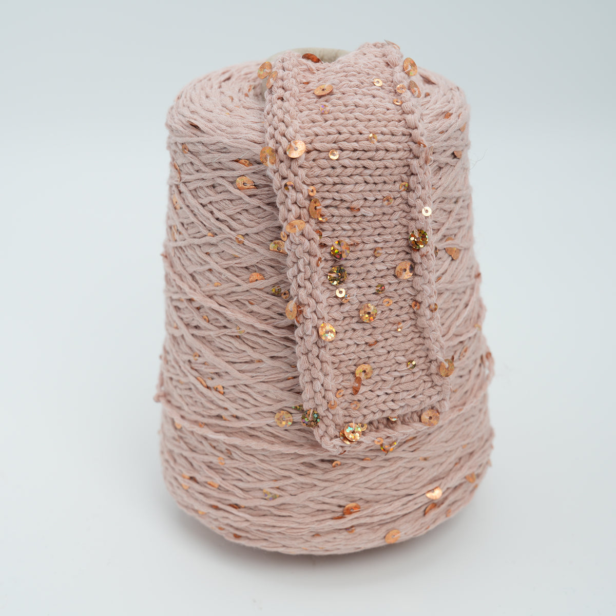 Cone and knitted swatch of Urlo royal blush – 100% cotton yarn.